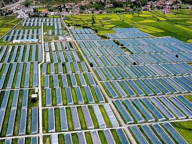 川西高原蔬果種植，如何破解寒冷挑戰(zhàn)？地?zé)峁┡尚陆猓?地大熱能